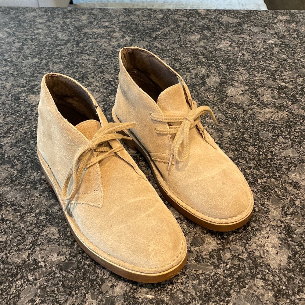 Light beige suede Clark’s